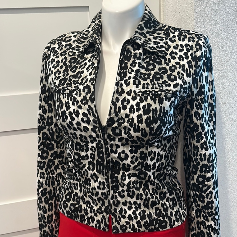 Animal Print Blazer with Tailored Silhouette